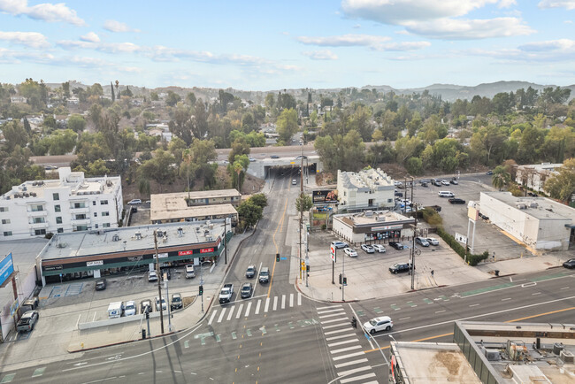 Building Photo - 22809 Del Valle St