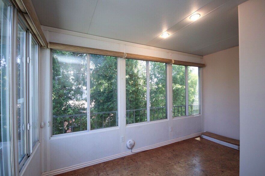 Building Photo - 874 S Marengo Ave
