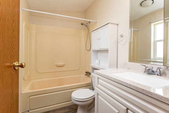 Building Photo - Charming Home on a Spacious Lot with No HOA!