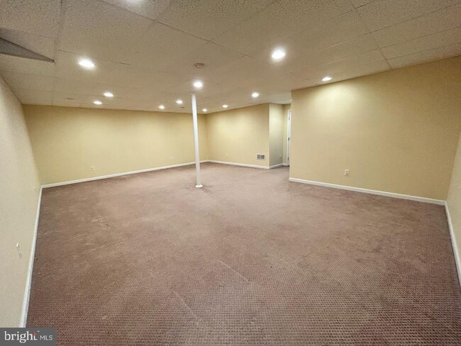 Building Photo - 17 Wharton Dr