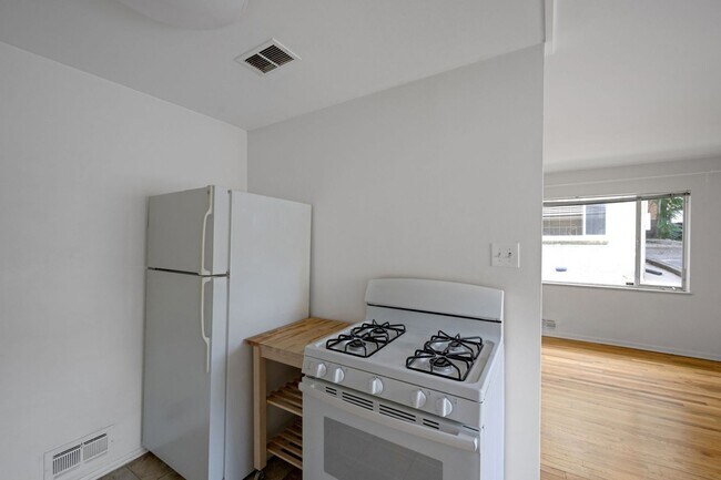 Building Photo - Charming 1BR Apartment in Denver