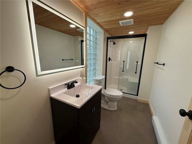 Building Photo - 260 Oak Ave