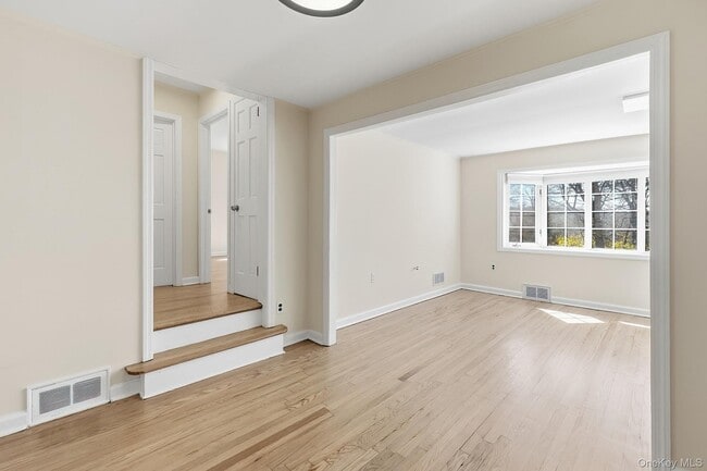 Building Photo - 1936 Longvue St