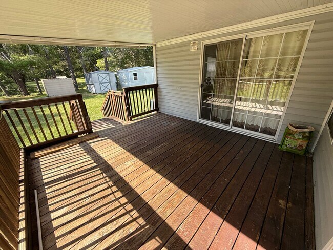 Building Photo - MOVE IN READY 4 Bed 2 Bath on 1 ACRE