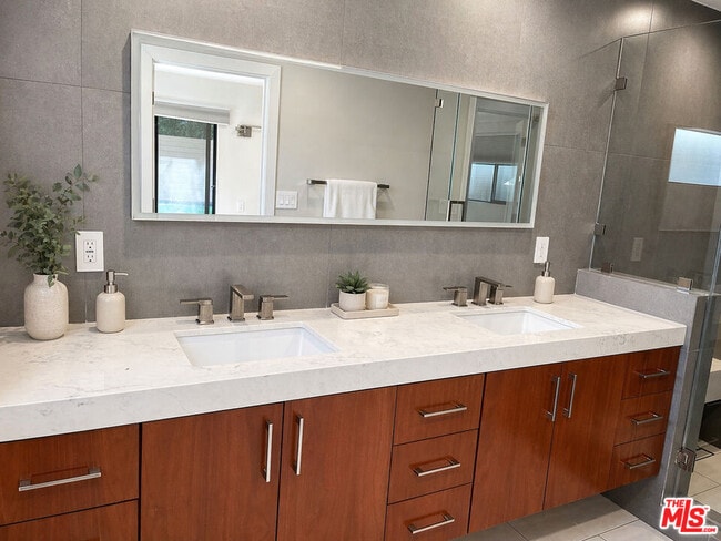 Building Photo - 6329 Jumilla Ave