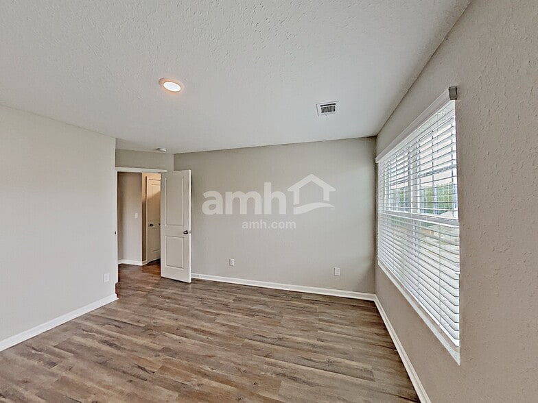 Building Photo - 4904 Bridle Path