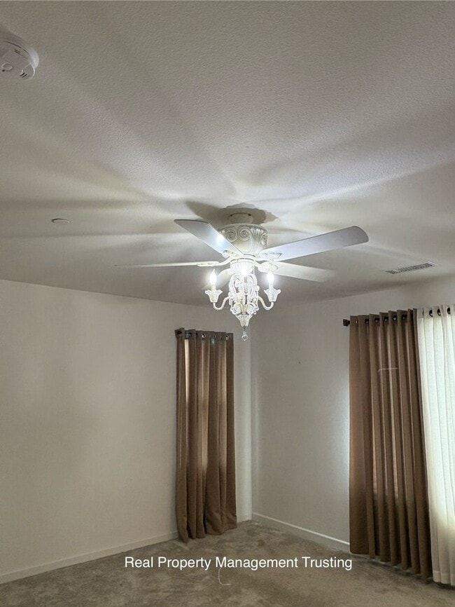 Building Photo - Meticulously Cared for Condo for Rent