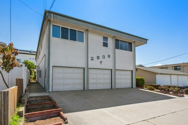 Building Photo - 2508 Aviation Blvd