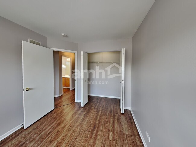 Building Photo - 300 Annandale Dr