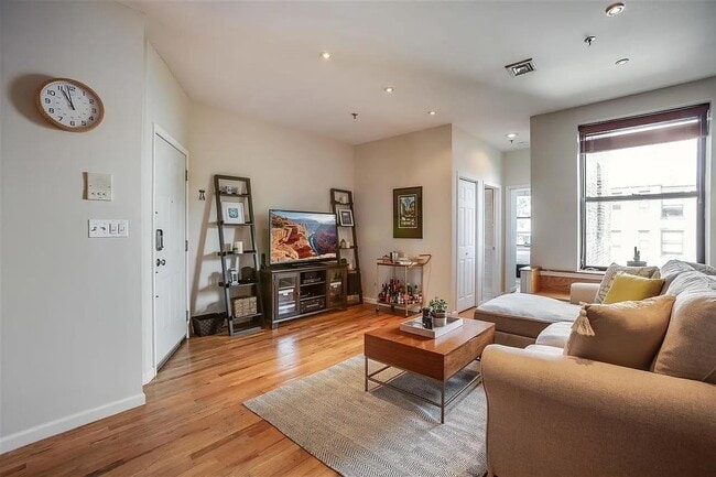 Building Photo - 214 Park Ave