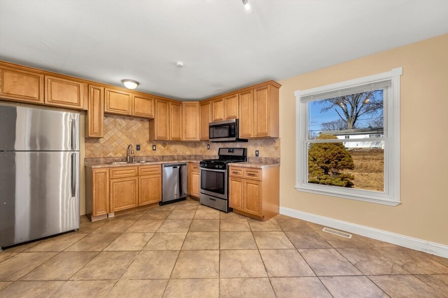 Building Photo - 1449 Coachway Ln