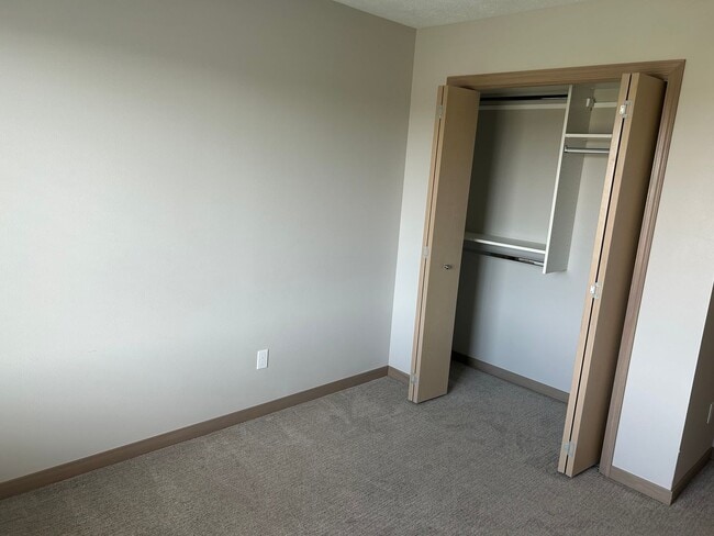 Building Photo - 9419 W Dolores Dr