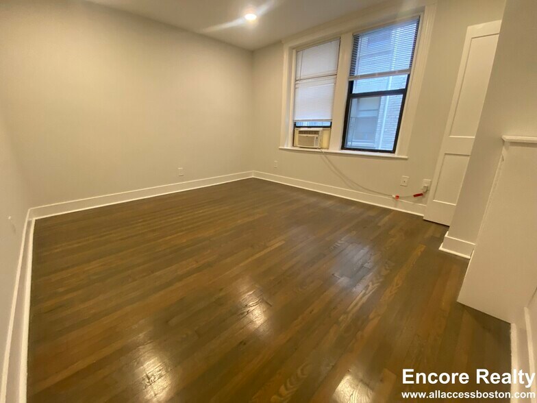 Building Photo - 19 Peterborough St