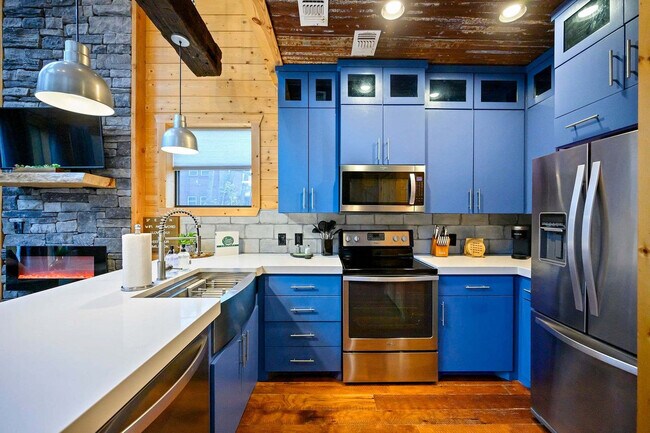 Building Photo - 173 Guppy Ln