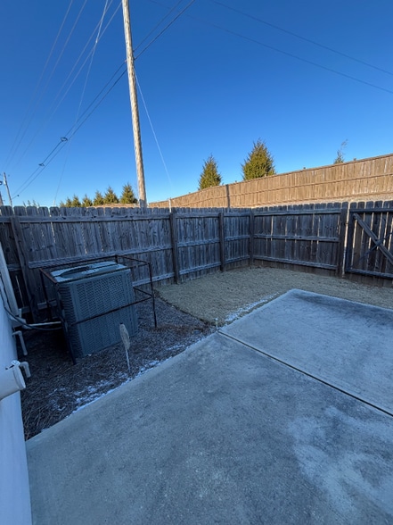 Building Photo - 2402 Fitts Dr