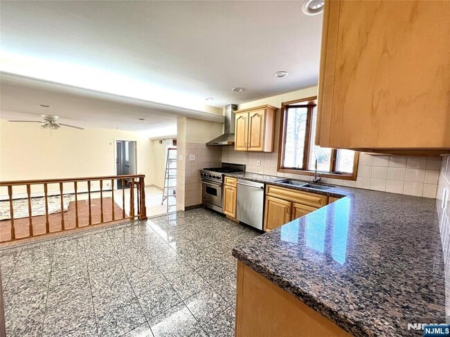 Building Photo - 517 Fordham Pl