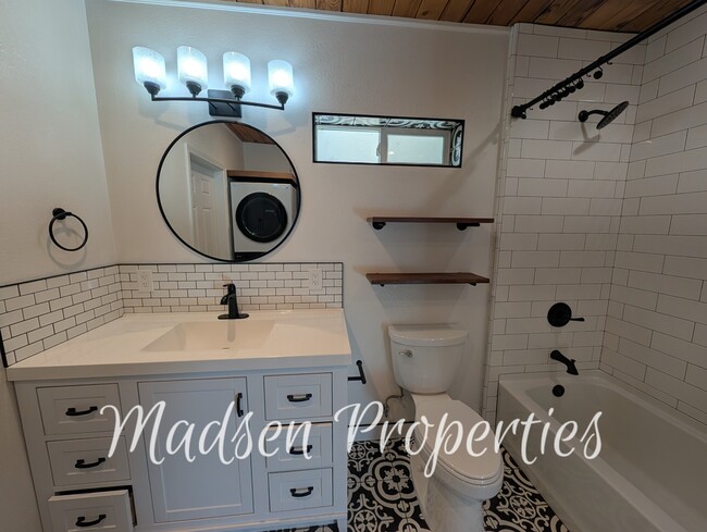 Building Photo - 831 El Dorado St