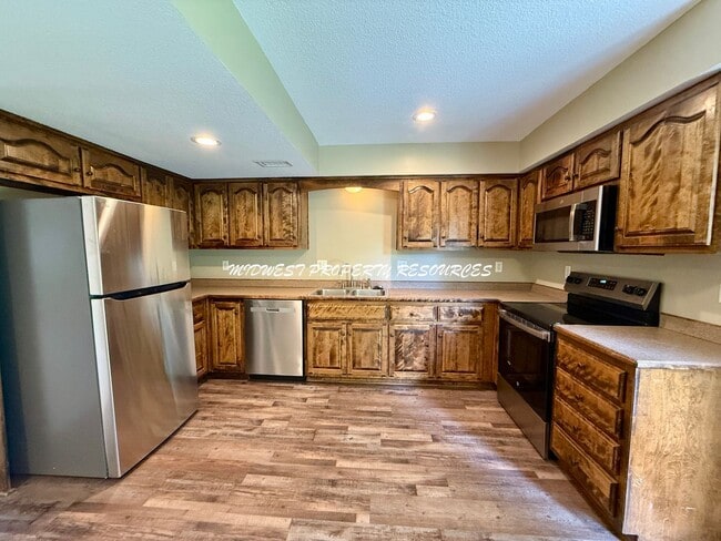 Building Photo - 2 Story Freshly Updated Duplex in Raytown