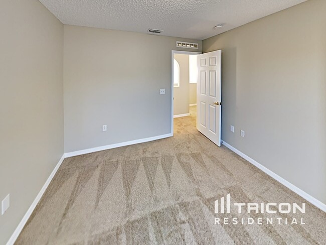 Building Photo - 13085 Siam Dr