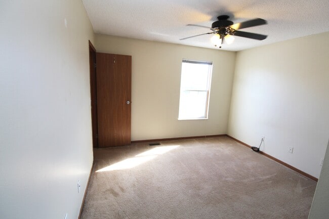 Building Photo - 2227 Teardrop Ave