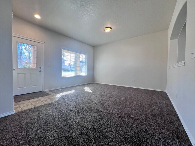 Building Photo - 5193 Toscana Ave N