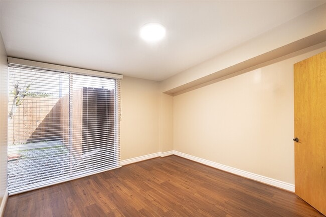 Building Photo - 2098 Harland Dr