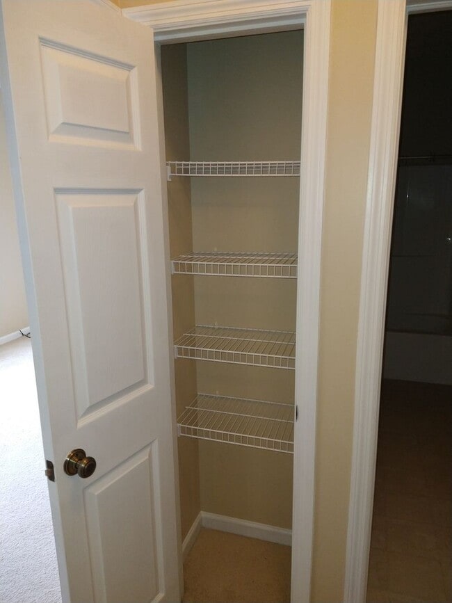 Building Photo - Your Next home is on a quiet cul-de-sac in Beavercreek!