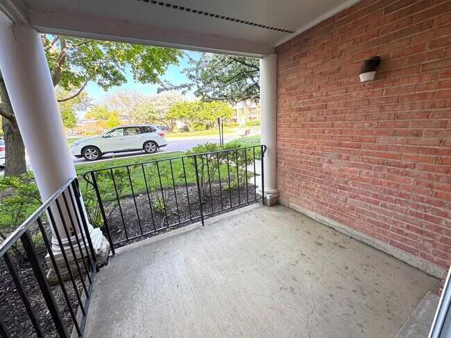 Building Photo - 520 Shorely Dr