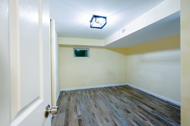 Building Photo - Cozy 1 BR/1 BA Apartment in Severna Park!