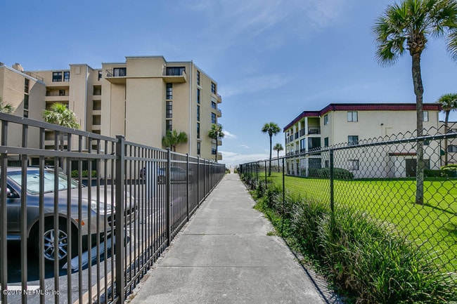 Building Photo - 2208 OCEAN S Dr