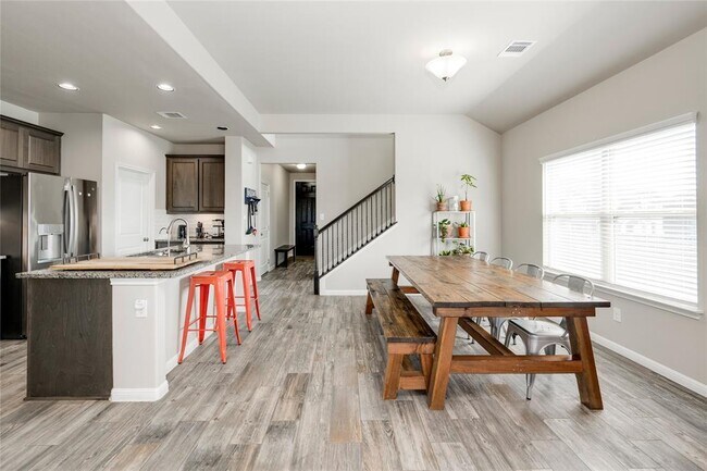 Building Photo - 709 Tinton Falls Ln