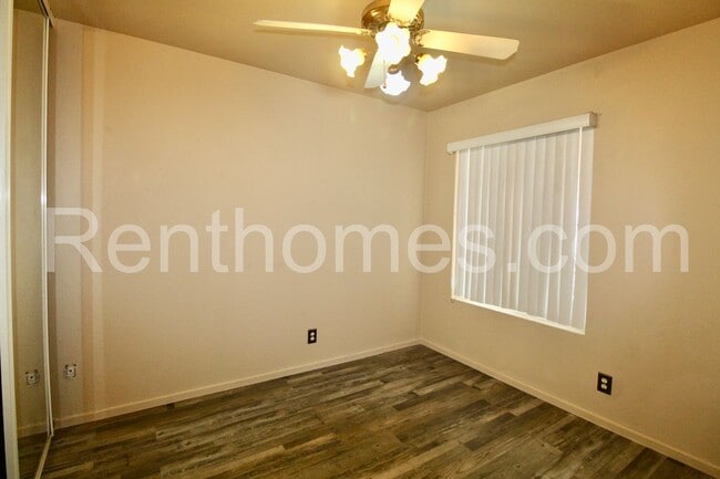 Building Photo - 10952 Parkdale Ave