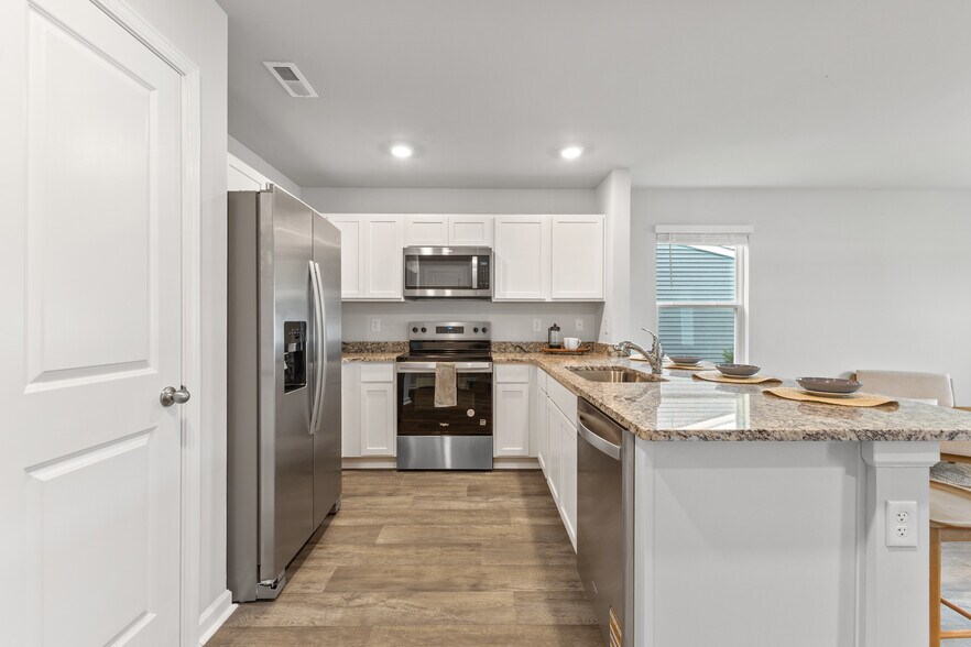 Granite counter tops - 4162 High Glen Dr