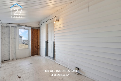 Building Photo - Single Family home w/ 3Beds & 1Full Bath