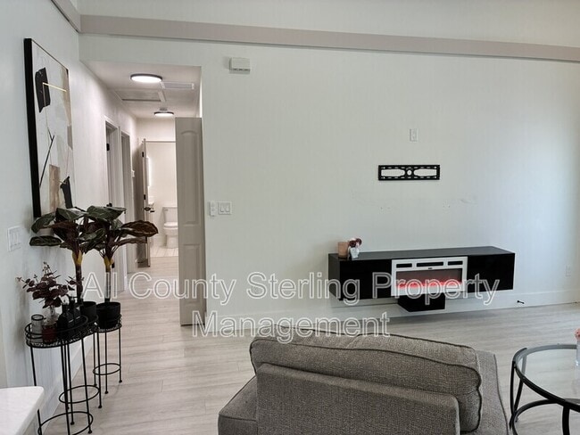 Building Photo - 10230 NE 72nd St