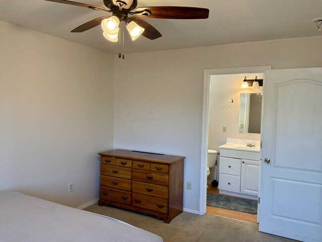 Building Photo - 385 Fir St