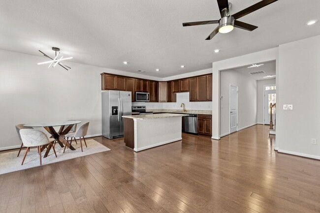 Building Photo - Stylish 3-Bed, 2.5-Bath Condo with Modern ...