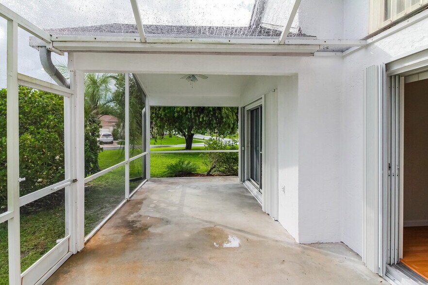 Building Photo - 12753 Meadowbreeze Dr