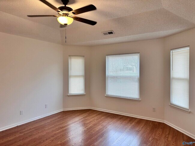 Building Photo - 13908 Creely Dr SW