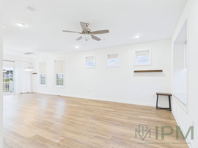 Building Photo - Dallastown Schools! Available Now! Beautif...