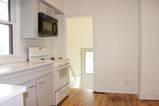 Building Photo - 2723 Taylor St NE