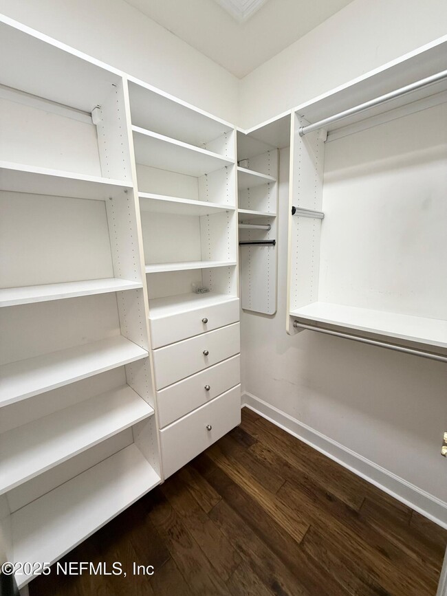 Building Photo - 7860 Turnstone Cir E