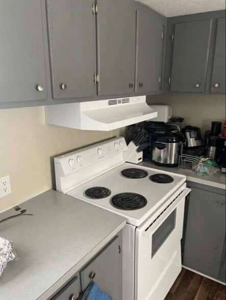 Building Photo - 307 Helen St