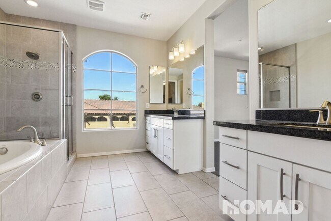 Building Photo - Stunning 3BR Townhouse in North Scottsdale