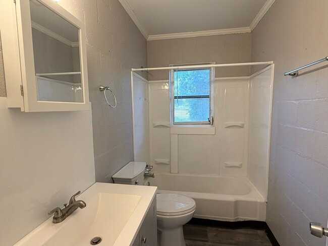 Building Photo - 1109 W Wall St