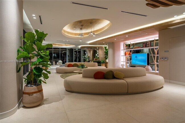 Building Photo - 700 NE 24th St