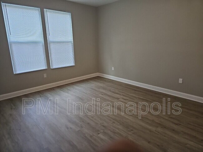Building Photo - 640 N Parker Ave