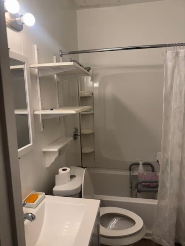 Building Photo - 3266 E 123rd St