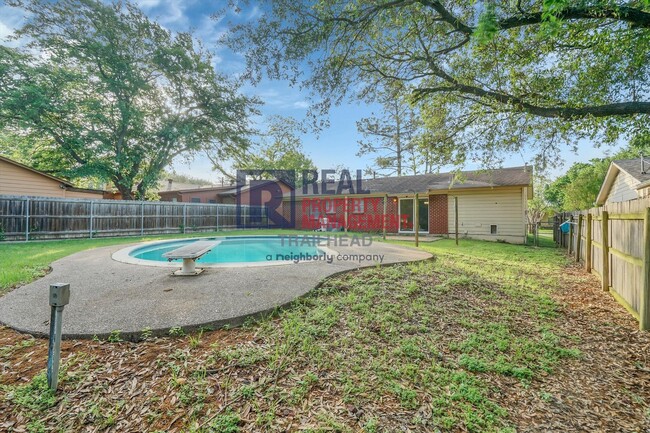 Building Photo - Inviting Home with Pool in Established Cleburne Neighborhood
