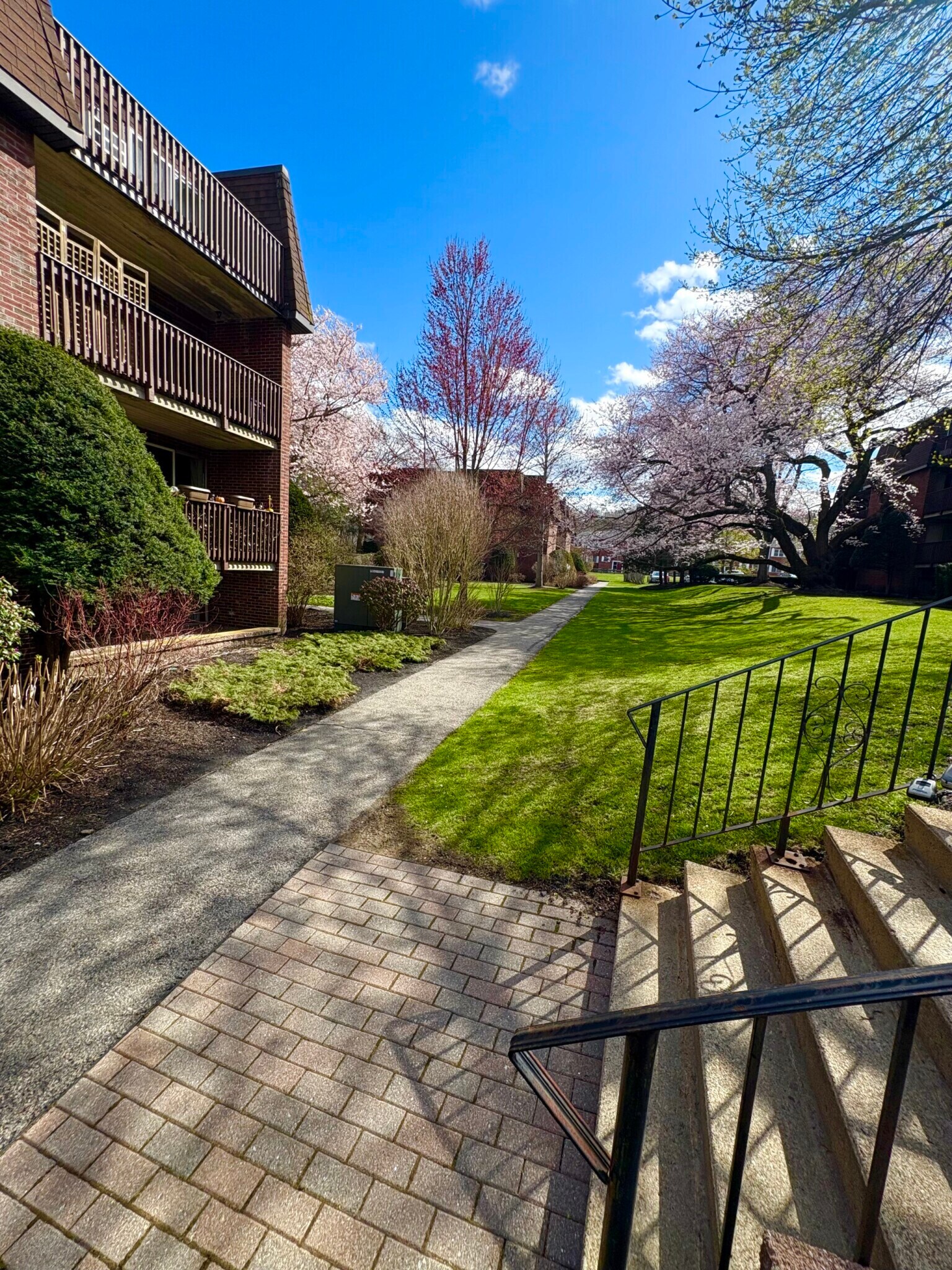 Building Photo - 140 Kenrick St